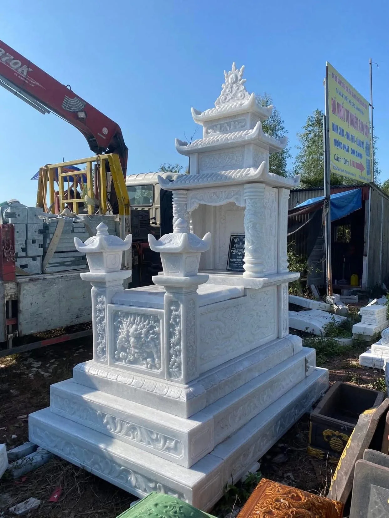 Mẫu mộ đá 3 mái tham khảo 2 – Đá Huy Tiệp