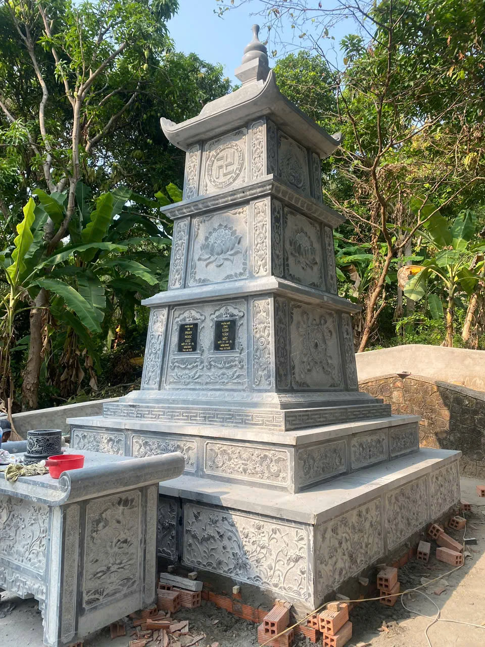 Tháp VuôngThờ Cốt