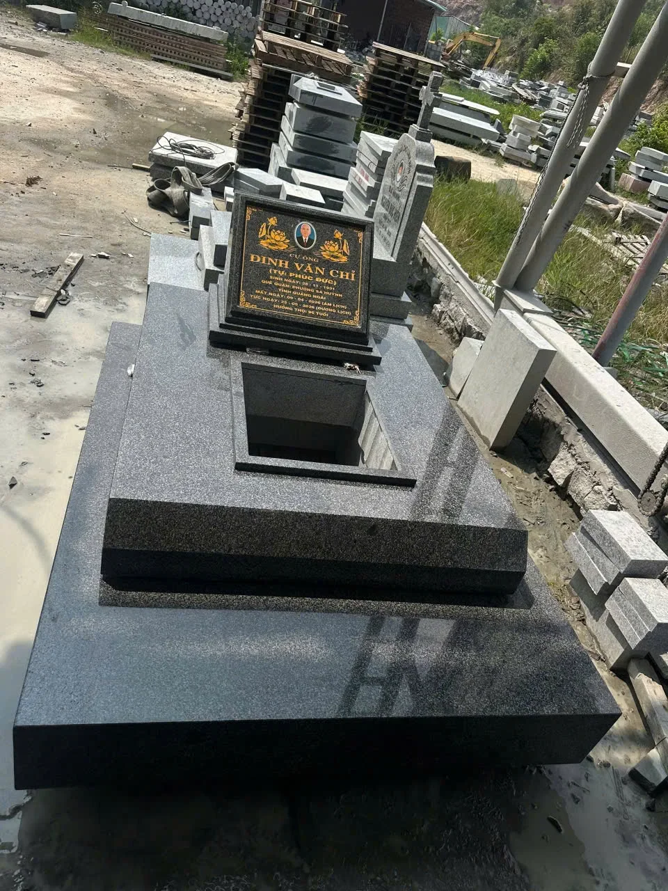 Mộ Đá Granite Nguyên Khối