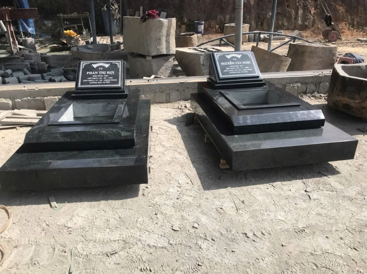 Mộ Đá Granite Nguyên Khối