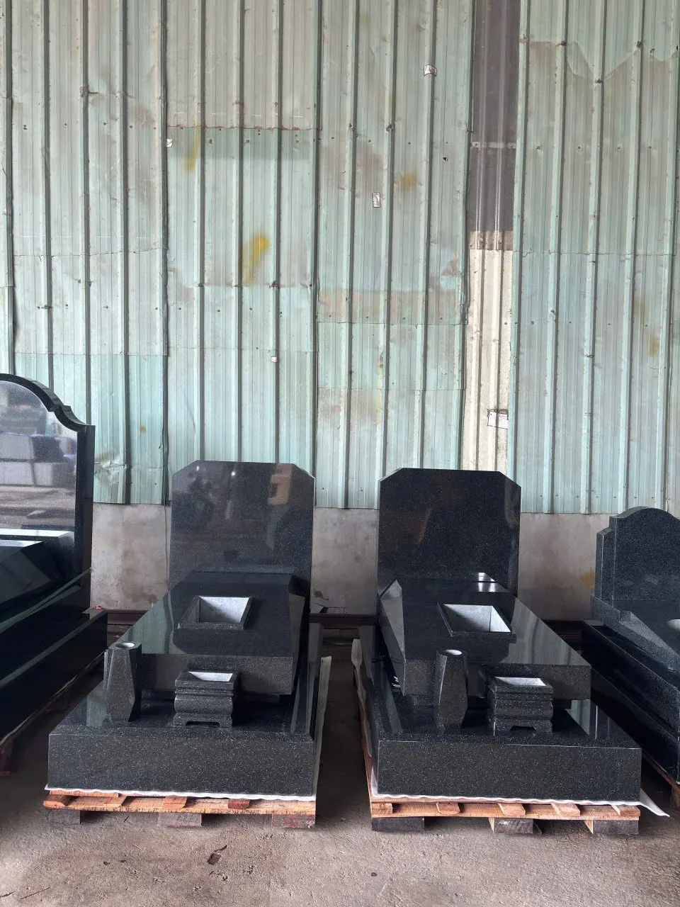 Mộ Đá Granite Nguyên Khối
