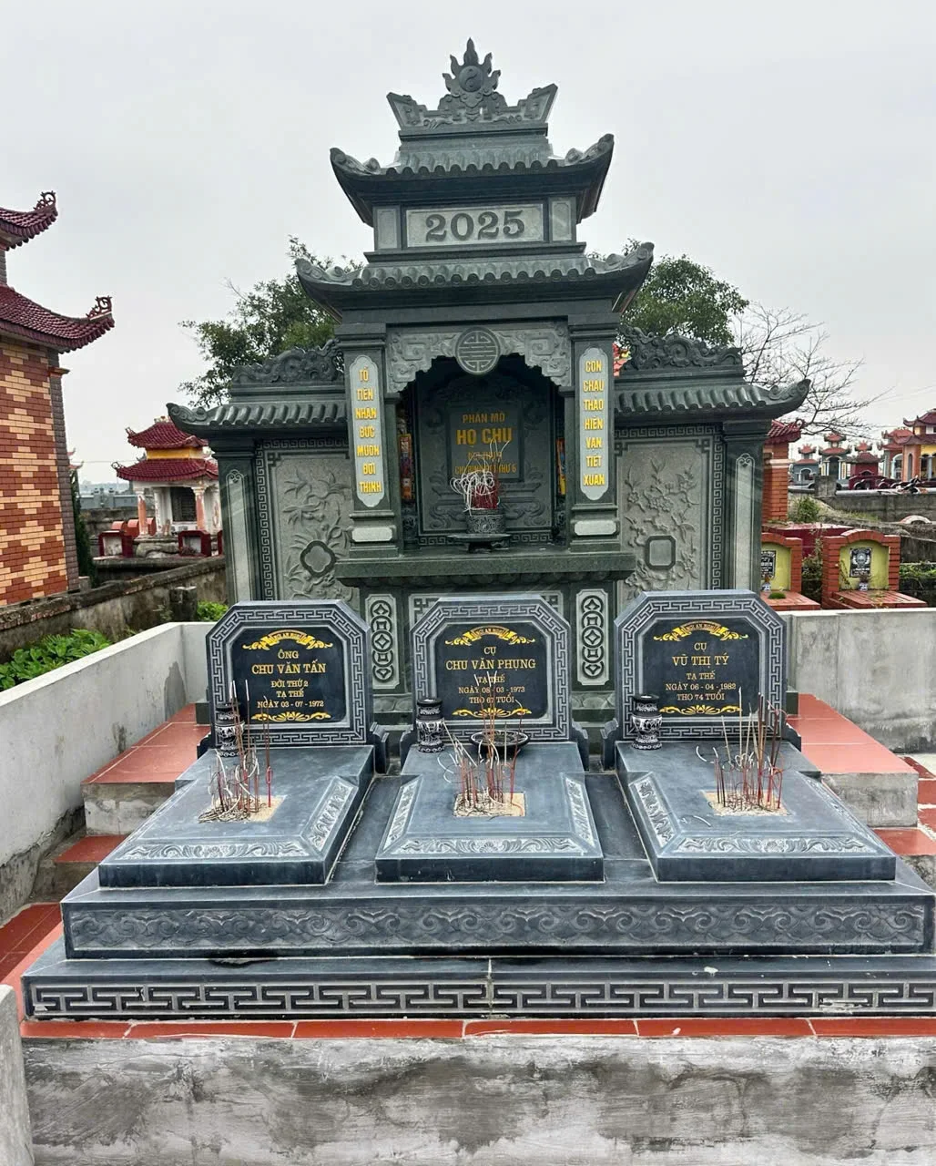 Mộ Đá Đôi Đơn Giản