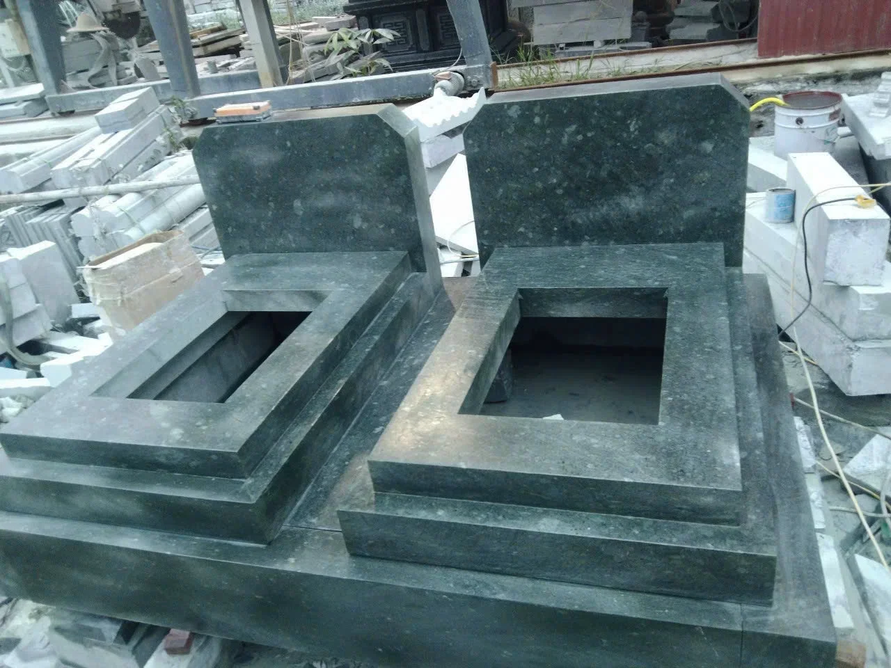 Mộ Đá Đôi Đơn Giản
