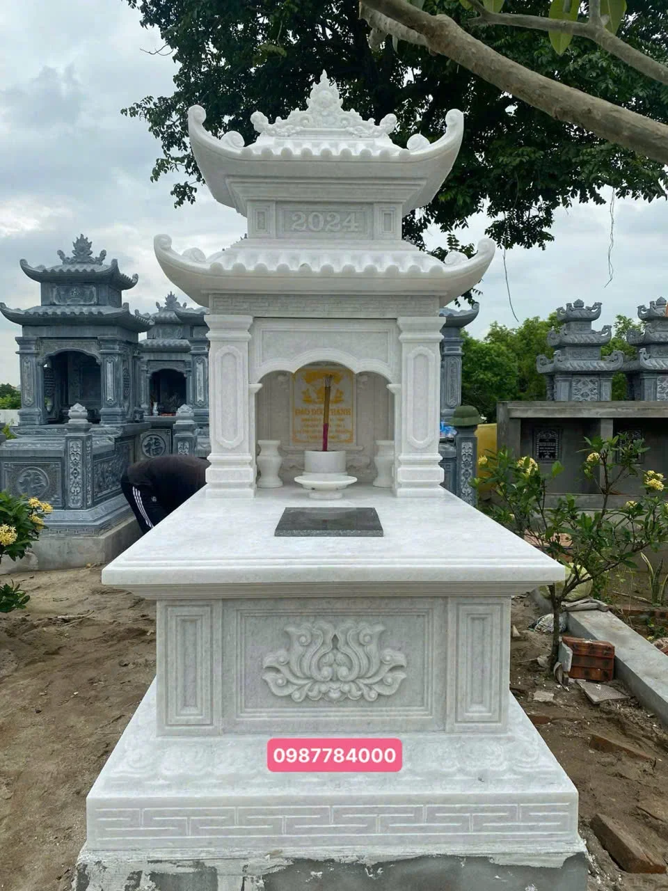 Mộ Đá Có Mái Che