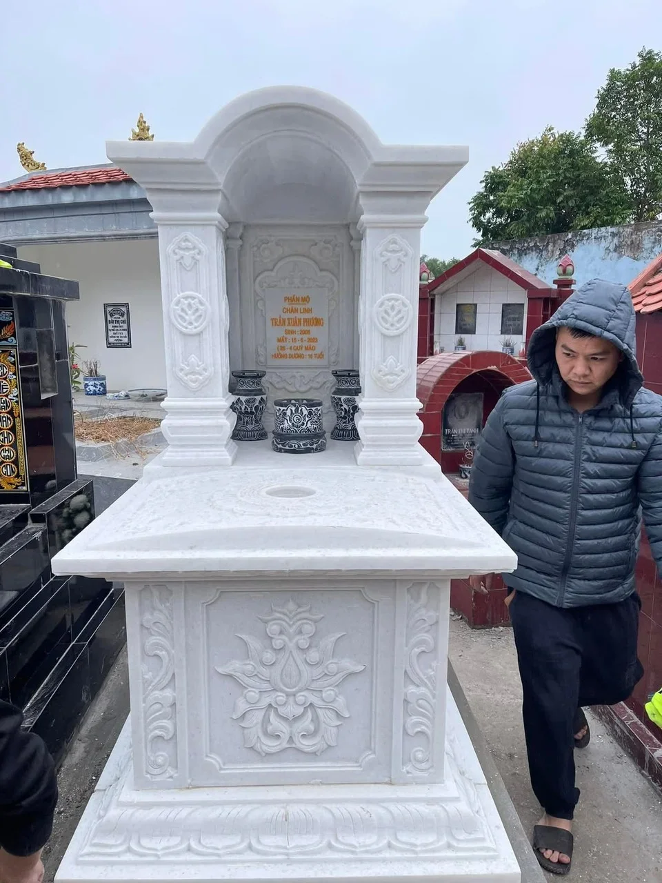 Mộ Đá Tam Cấp – Mẫu Giá 18 Triệu