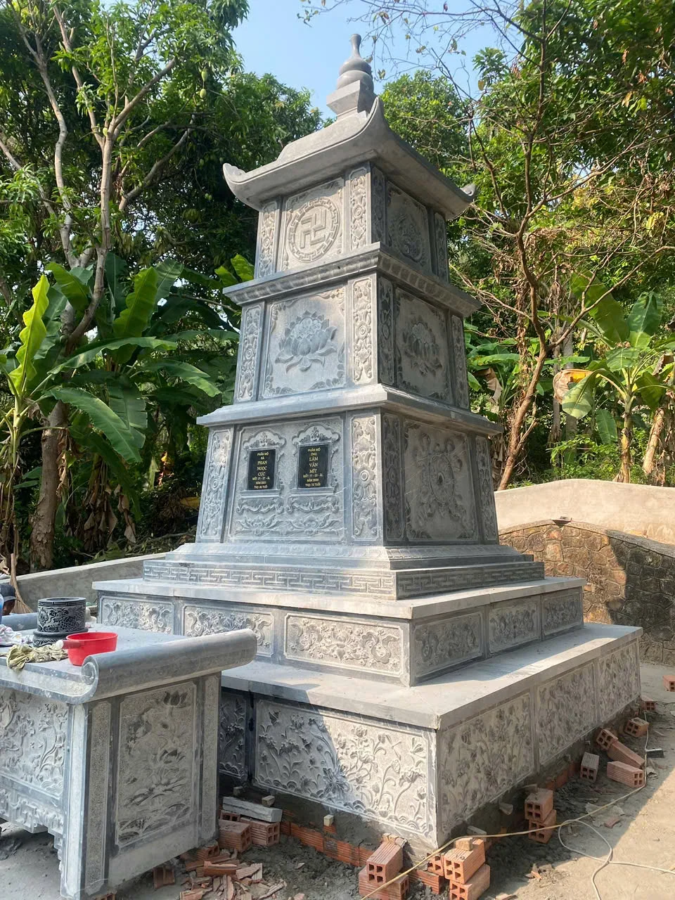 Tháp Đá Vuông Thờ Cốt