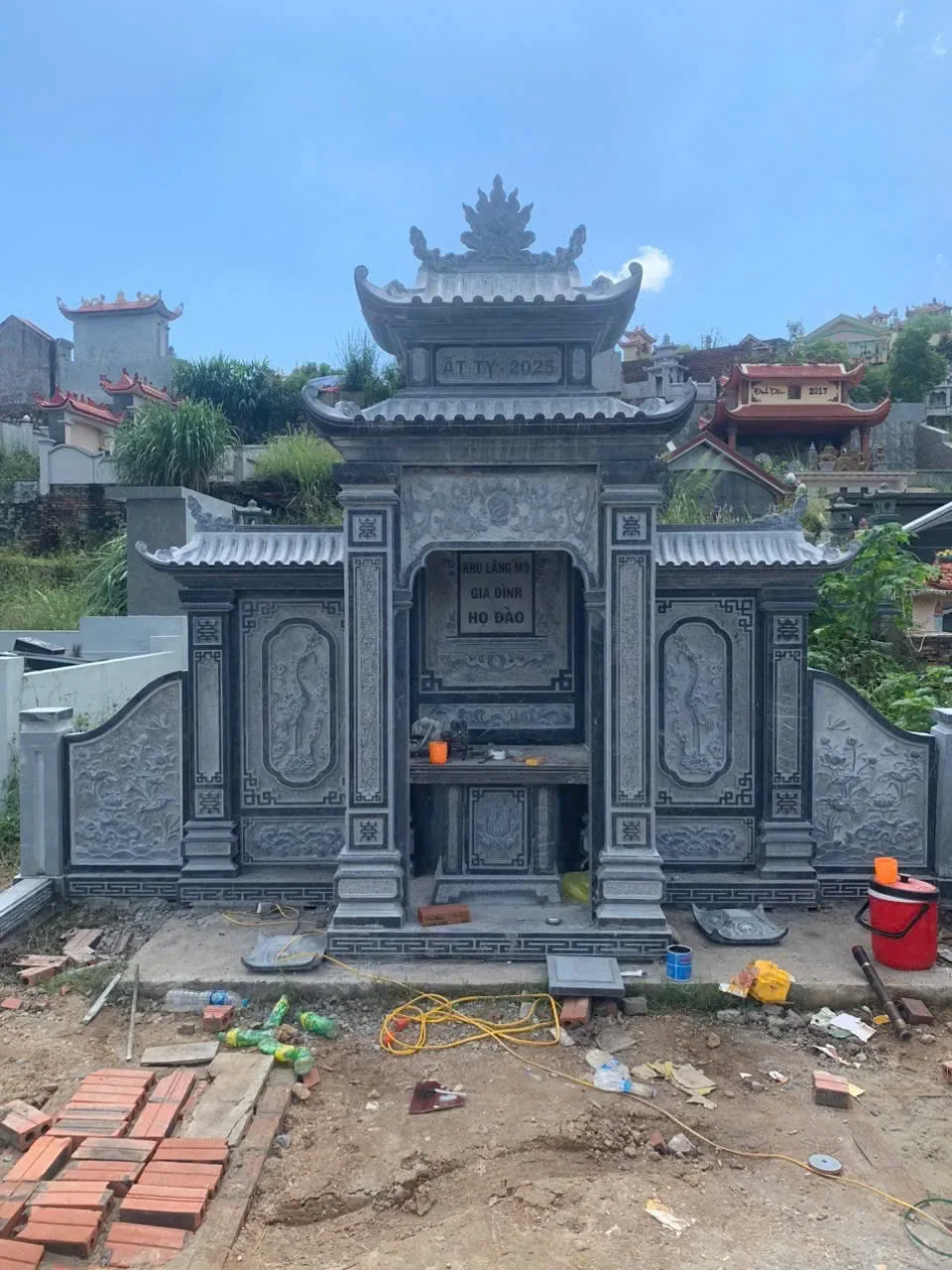 Lầu Thờ Đá (Am Thờ Đá)