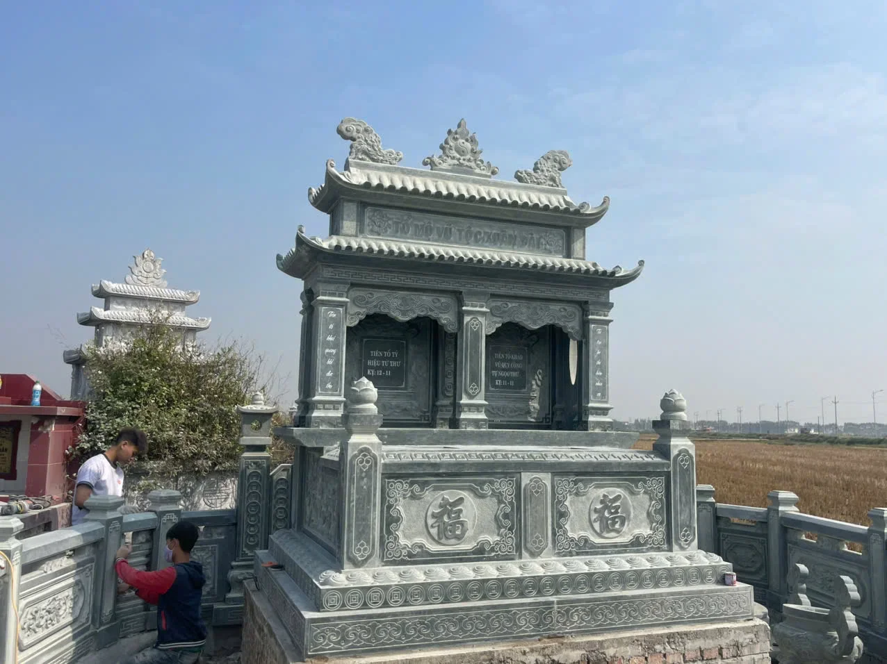 Mộ Đá Đôi – Mẫu Giá 38 Triệu