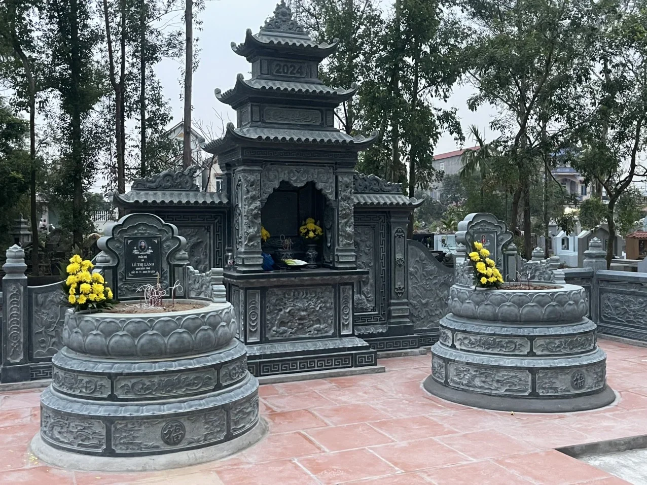 Lăng Thờ Đá