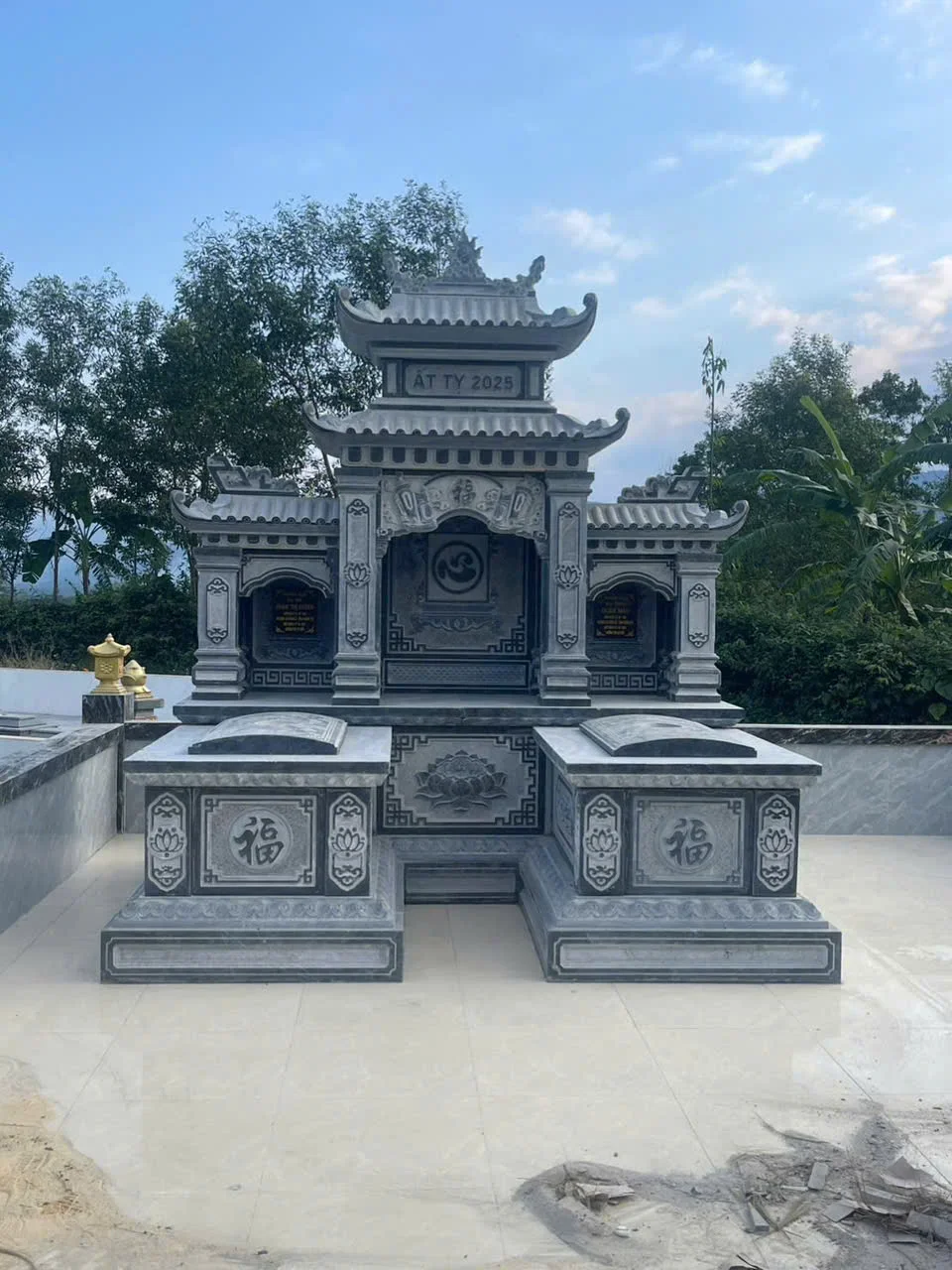 Lăng Thờ Đá