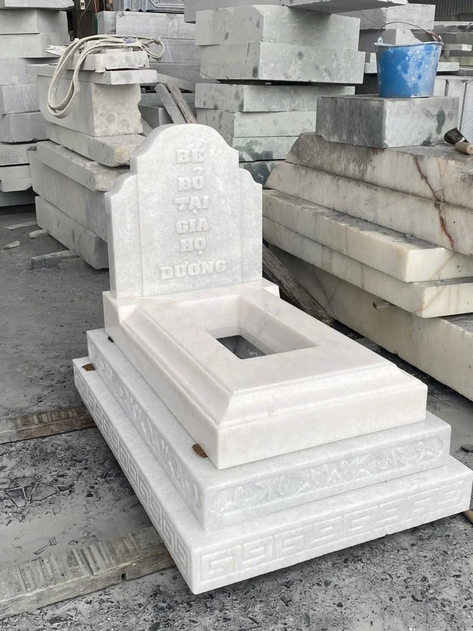 Mộ Đá Tam Cấp – Mẫu Giá 22 Triệu