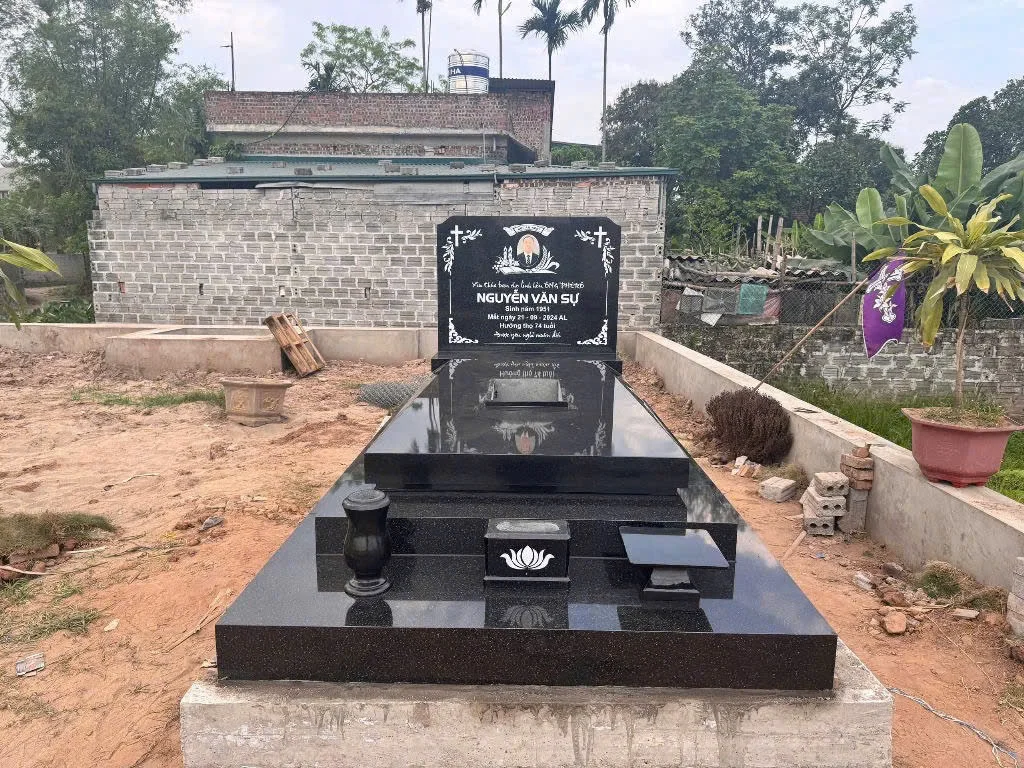 Mộ đá granite nguyên khối bền đẹp – Giá từ 28 triệu