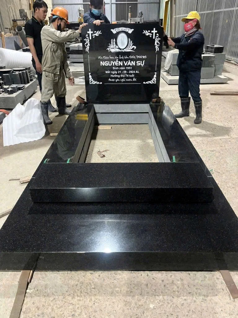 Mộ đá granite nguyên khối bền đẹp – Giá từ 28 triệu