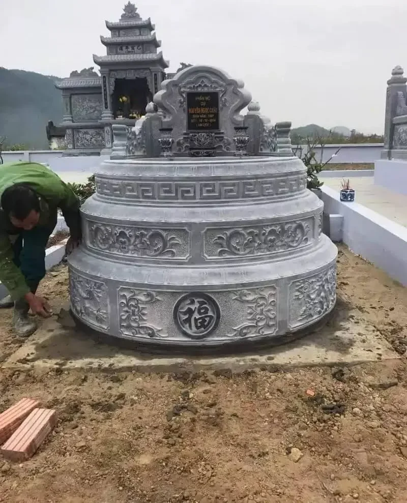 Mộ tròn tam cấp bằng đá tự nhiên – Giá từ 28 triệu